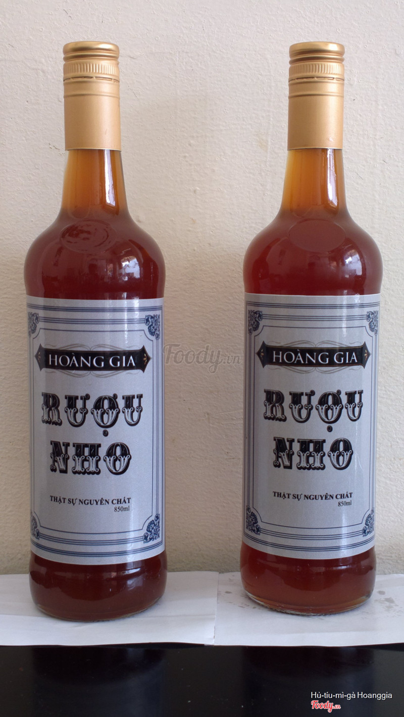 Tai quán còn có bán rượu nho rất ngon