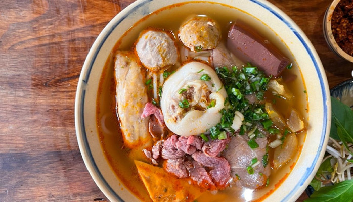 Tiệm Bún Bò Cô Nam Saigon - Đình Ngang