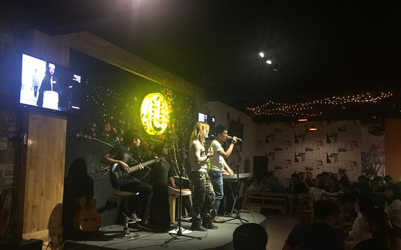  Ừ Thì Acoustic Cafe - Đồng Đen