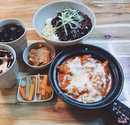 Tokbokki - mì trộn tương đen - Ăn tạm được . Phù hợp với giá cả ^^