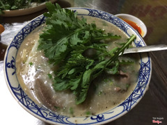 Cháo ăn với rau cải cúc