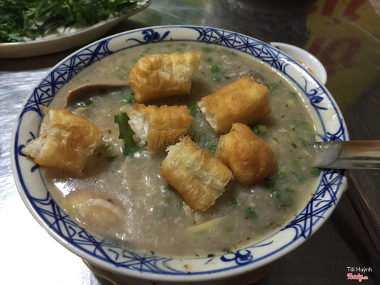 Cháo ăn với bánh quẩy