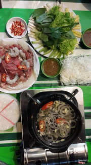 Tả Pí Lù - Tôm Bò Mực bao tử cá