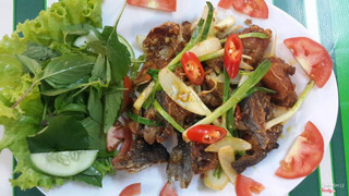 Đàu Cá Hồi Chiên Nước Mắm