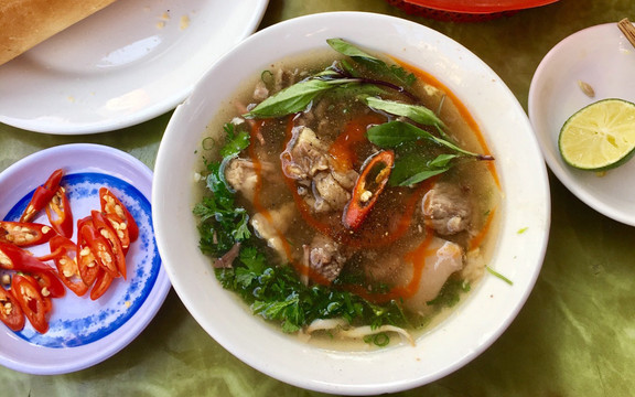 Quang Dũng - Bánh Mì Bò Sốt Vang