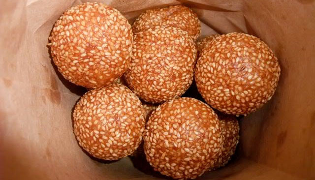 Bánh Rán Cổ Truyền 52 - Hàng Chiếu - 52 Hàng Chiếu
