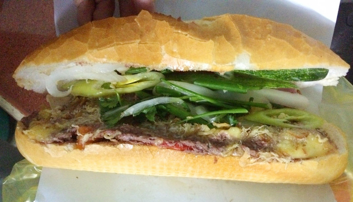 Bánh Mì Pate - Phố Huế