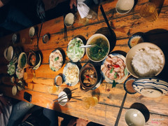 Phục vụ siêu chậm, đồ ăn ít, quá dở, thịt mỡ nhiều ăn ngán kinh dị. Mình đi 8 người, tổng đồ ăn như hình là gần 800k. Sẽ không bao giờ quay lại :(