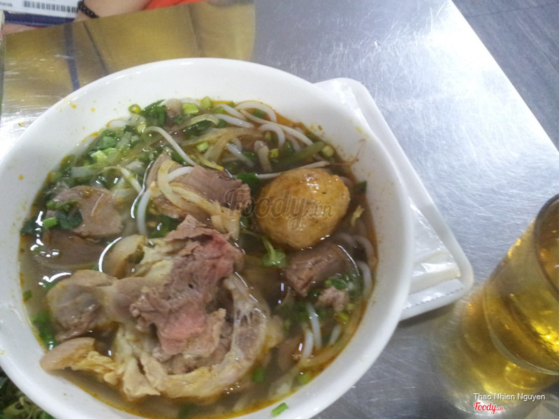 Bún bò Huế đầy đủ