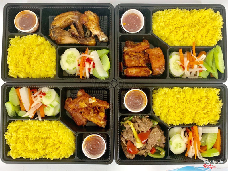 Cơm gà chiên mắm, cơm sườn cây muối tỏi, cơm bò số mt tiêu đen