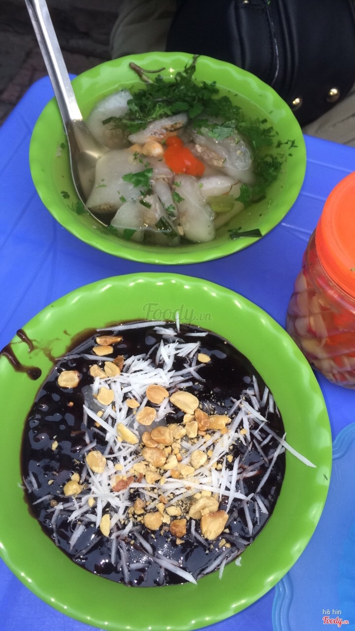 bánh bột lọc + chè nóng