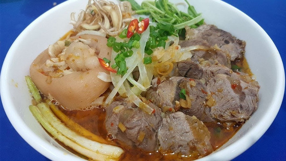 Lý Hùng - Bún Bò Giò Heo - Cao Xanh