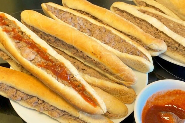 Bánh Mì Pate Cột Đèn - Hero Club - 368 Tân Khai