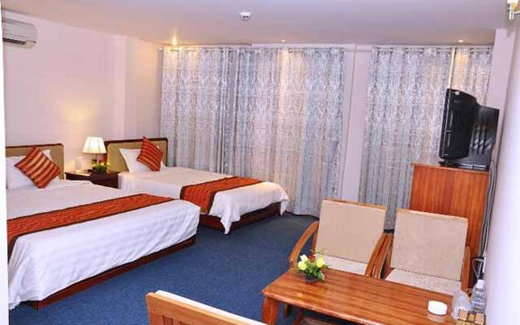 Tân Phú Gia Hotel - Gò Dầu