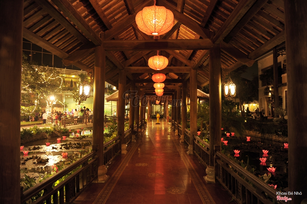 Nhà hàng có chỗ chơi cho trẻ con ở Hà Nội - Nhà hàng Sen Tây Hồ