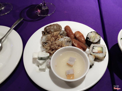 Buffet sen hồ tây