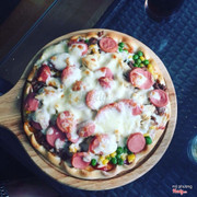 Pizza tự làm đây ạ cái này là 146k ạ. 😂😂 ăn cũng ngon mà hơi chát 1 chụt