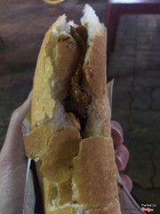 Bánh mì thịt xiên : 13K