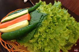 Một màu xanh xanh xuyến thêm màu dzàng 