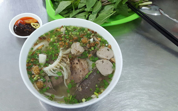 Chú Tư Già - Hủ Tiếu Bò Viên - Saigon House