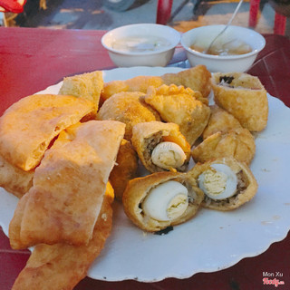 Bánh bao chiên trứng thịt