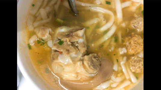 Bánh canh giò+chả thịt 25k