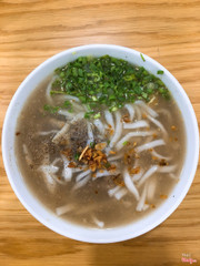 bánh canh xương+chả thịt 30k