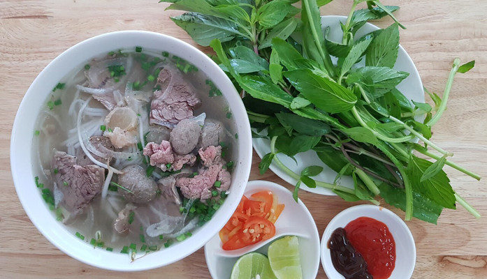 Tư Lùn - Phở Bò Gia Truyền