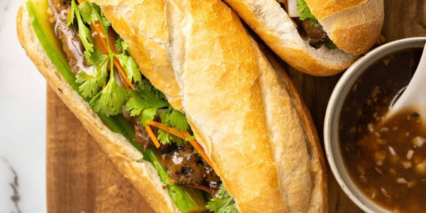 Xóm Bánh Mì - 100 Lê Lợi