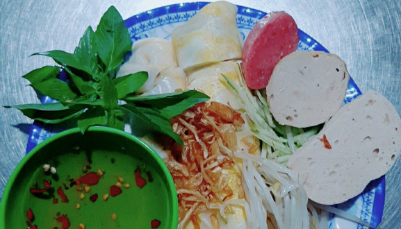 Bánh Cuốn Nhà Vuông