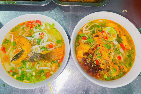 Tiệm Bánh Canh Cá Lóc Huế & Cơm Trưa - Đồng Khởi