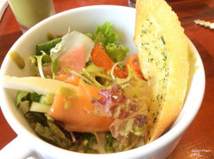 Salad cá hồi xông khói