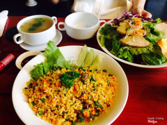 Combo cơm chiên bò + salad gà me sả + soup gà rau củ 