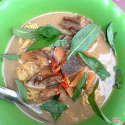 Phá lấu mì gói 25k, ăn cũng bình thường.