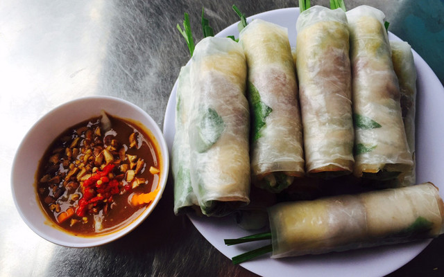 Bánh Bột Lọc, Gỏi Cuốn & Mì Xào