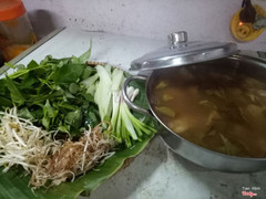 Lẩu gà + rau lẩu