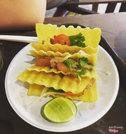 Bánh Taco thần thánh, bánh này ngon, nhân thì khỏi bàn rồi, vị rất vừa. Có điều, ăn 3 cái vẫn chưa thấy no :((