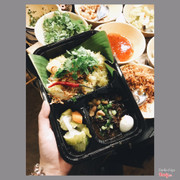 nguyên hộp xôi mặn đầy đủ nhìn chảy nước miếng luôn!