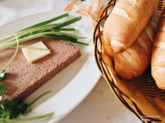 Pate ăn với bánh mì