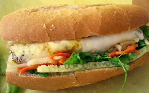 Bánh Mì Trứng, Xúc Xích