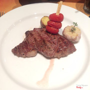 Beefsteak phần Ribeye với sốt tiêu đen