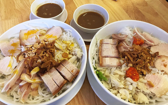 Bánh Canh Ghẹ, Bánh Bột Lọc & Chè Sầu - Nguyễn Khang