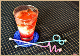 Yogurt-snow < sữa chua tuyết vị dâu> hoàn toàn tươi sạch và home- made. Rất yên tâm nhé! Giá: 25.000đ