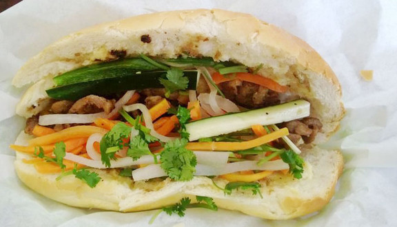 Jen Baguette Et Fruits - Bánh Mì & Nước Ép