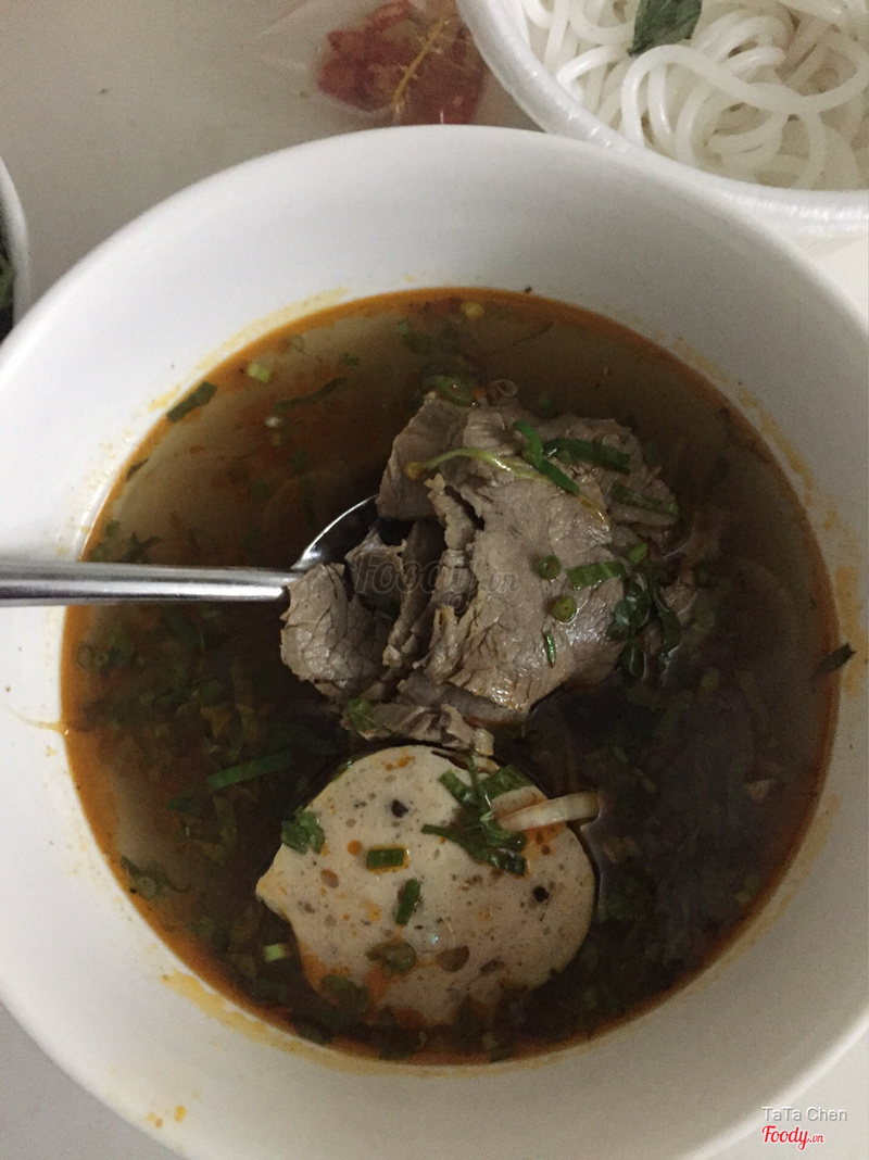 Bún bò Nạm Chả