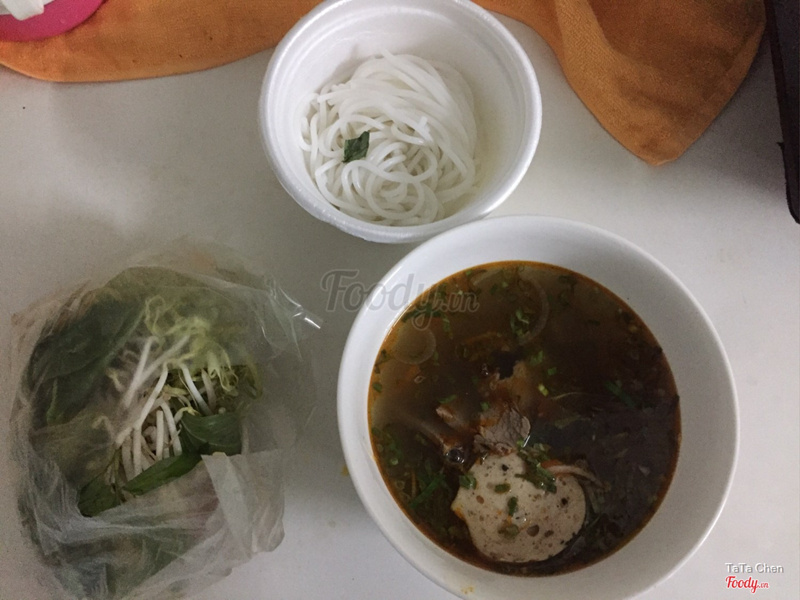 Bún bò Nạm Chả