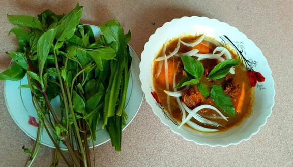 Ruby - Bò Kho, Cá Viên Chiên & Nước Ép