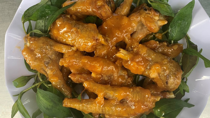 Quán Ốc Tiger - Chân Gà Sốt Trứng Muối & Món Nhậu