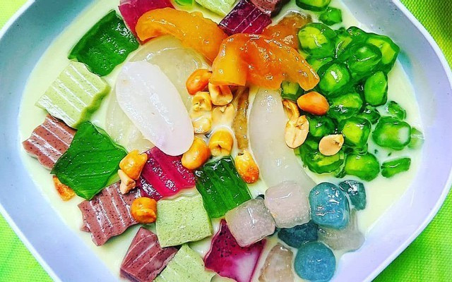 Mr Phong Dừa - Chè Dừa Nước Sáng Tạo - Trần Hưng Đạo