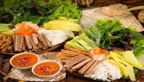 Nem Nướng Nha Trang - Bánh Tráng Cuốn Thịt Heo Mơ Tỵ